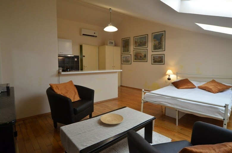 Old Town ?valba Apartments