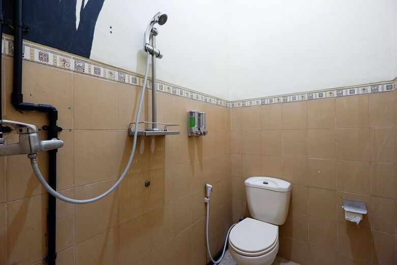 Hotel Reddoorz Near Universitas Diponegoro 2