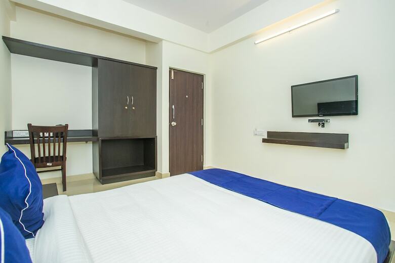Hotel Oyo 20026 Silverkey Rr Nagar