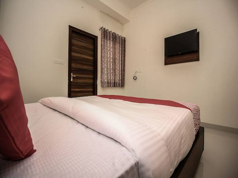 Oyo 17241 Hotel Mayra