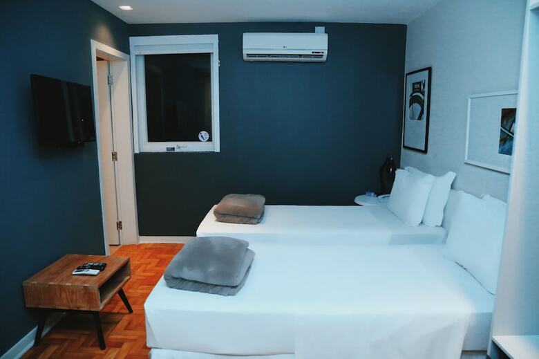 Hotel B�