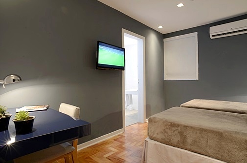 Hotel B�
