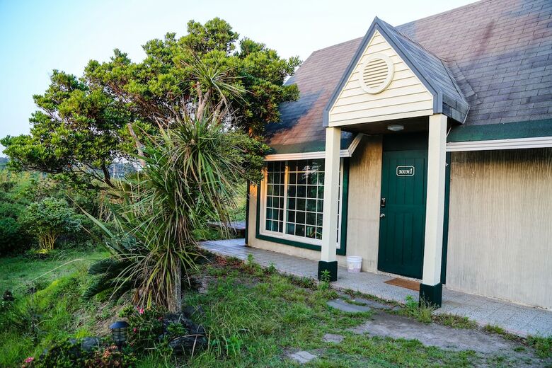 Pension Ddolnaemi House