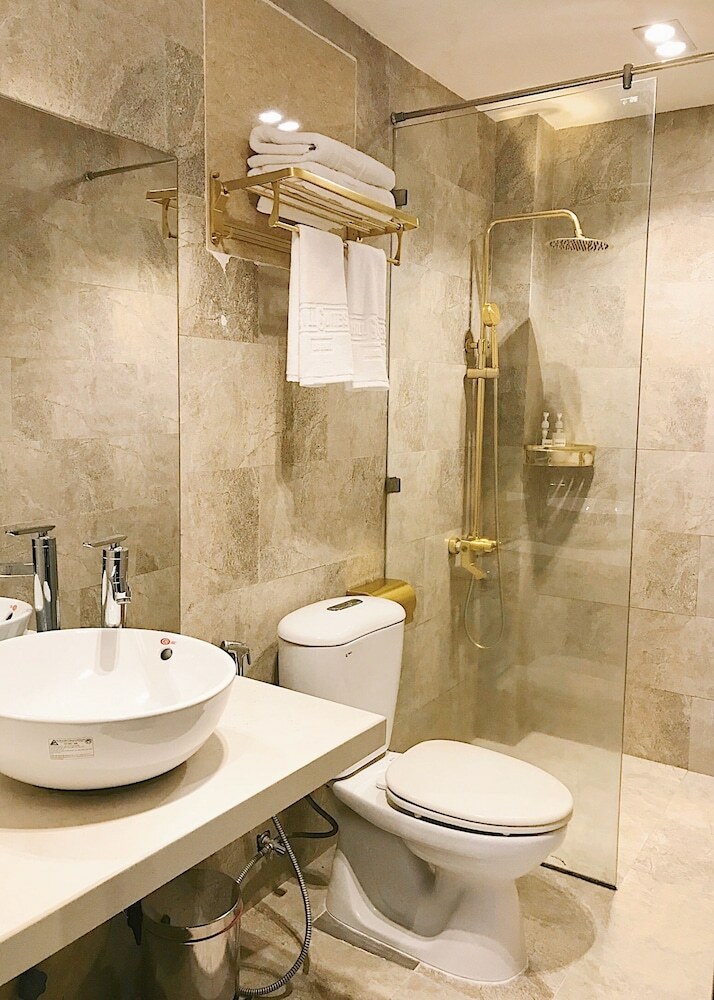 Chill Suites Danang Beach Hotel
