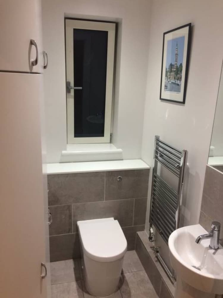 2 Bedroom Apartment Near The Oval Sleeps 4