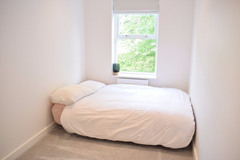 Stylish 2 Bedroom Apartment In Queen's Park