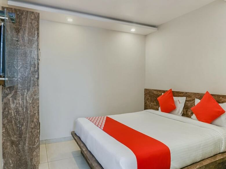Oyo 22571 Hotel Sarathi