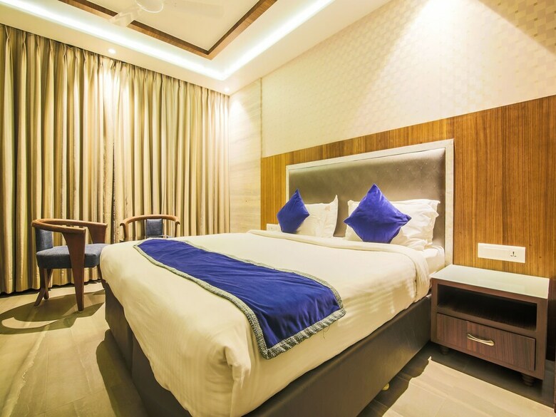 Hotel Edition O 30034 Flora Residency