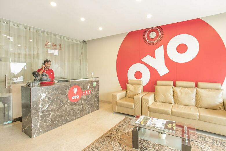 Hotel Oyo 24093 Kp Suits