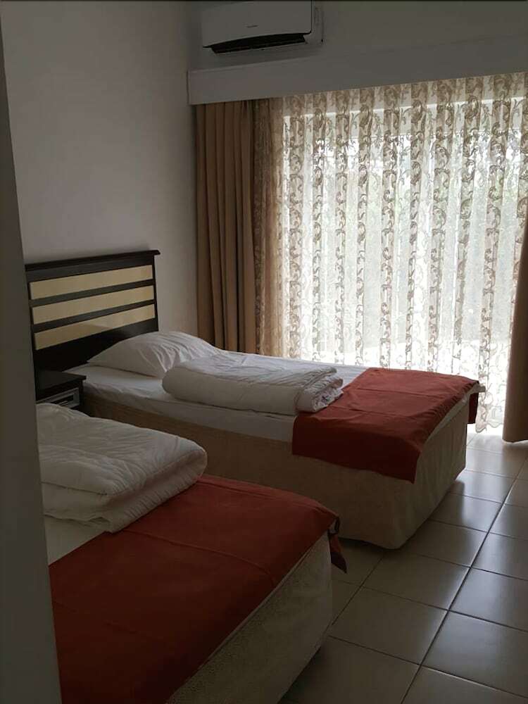 Hotel Yeldener Crystal Rocks