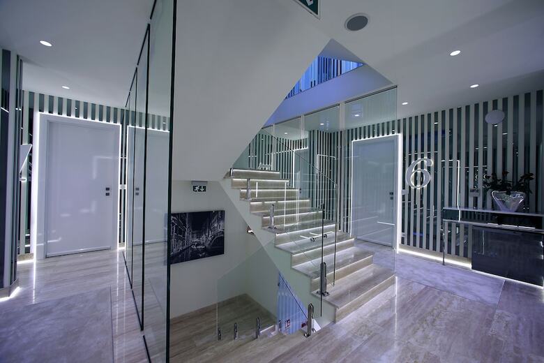 Hotel 9