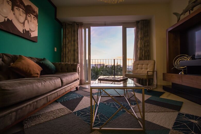 Niza Five Luxury Beach Apartments