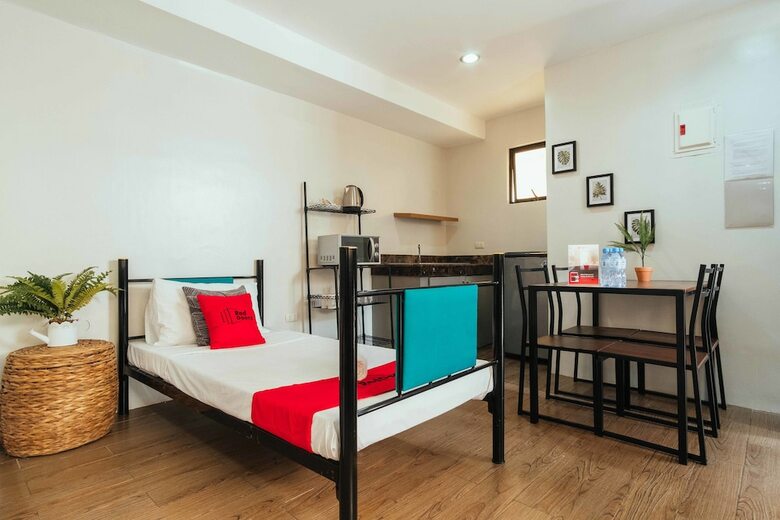 Hotel Reddoorz Plus @ Maria Christina Arcade
