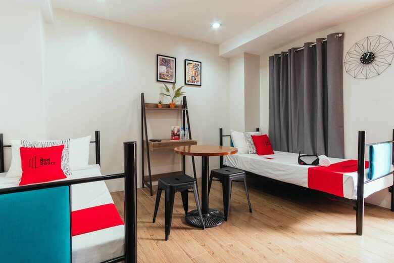 Hotel Reddoorz Plus @ Maria Christina Arcade
