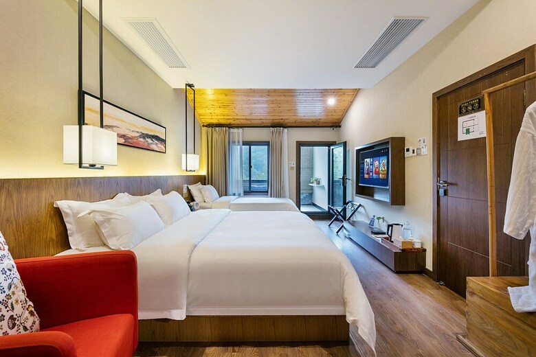 Hangzhou Puyu Travelling With Hotel