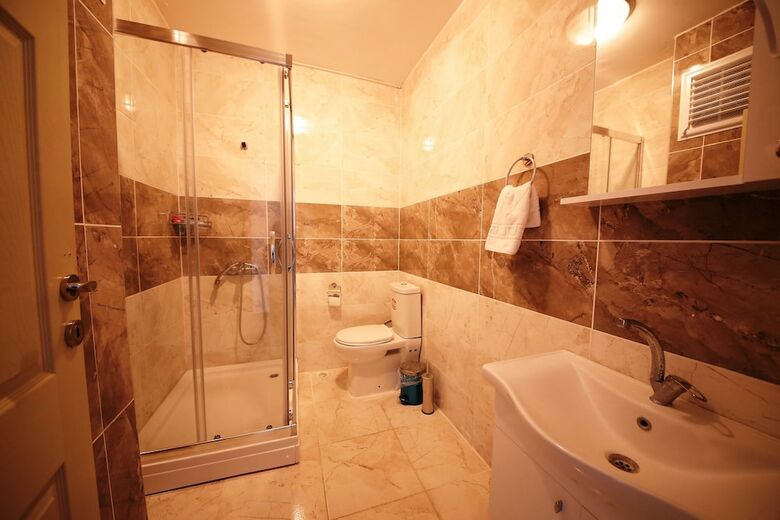Germia Uni Hotel