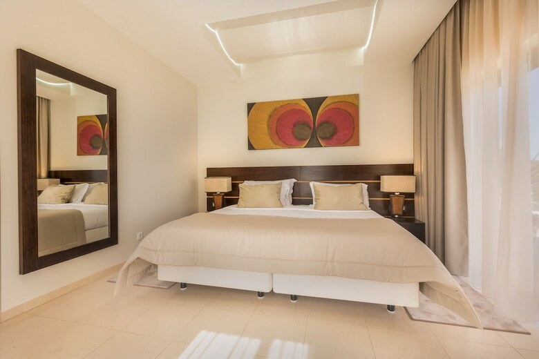 Hotel Caneiros Luxury House & Suites