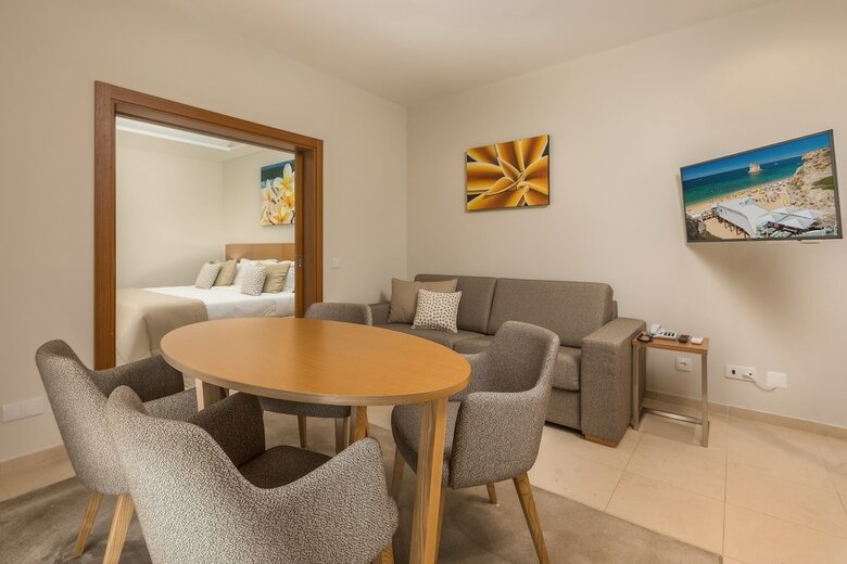 Hotel Caneiros Luxury House & Suites
