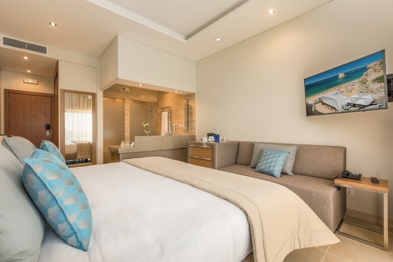 Hotel Caneiros Luxury House & Suites