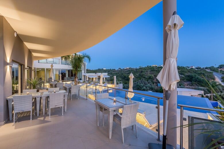 Hotel Caneiros Luxury House & Suites