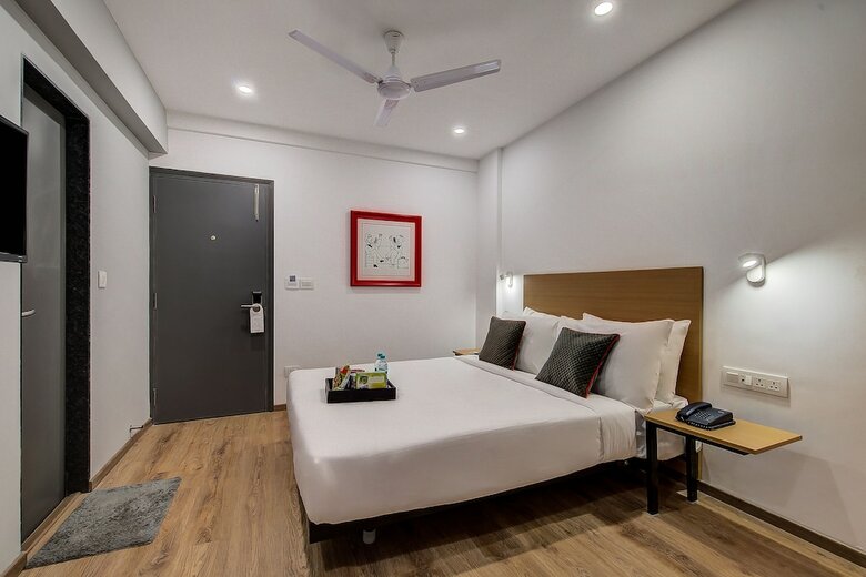 Hotel Oyo Townhouse 046 Khar West Station