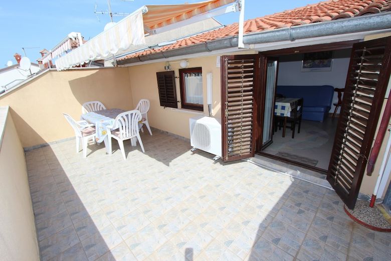 Apartments Lora