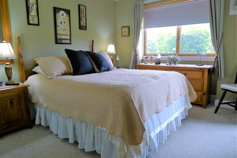 112 Chilton - 2 Bedroom Condo