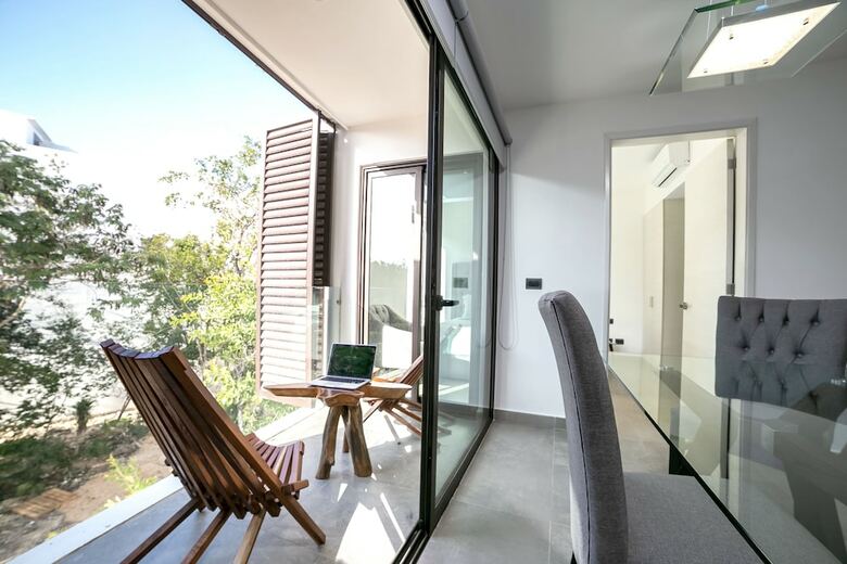 Quinto Sol Luxury Apartments By Mikitito Rentals