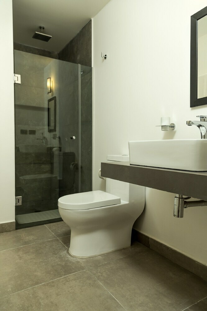 Quinto Sol Luxury Apartments By Mikitito Rentals