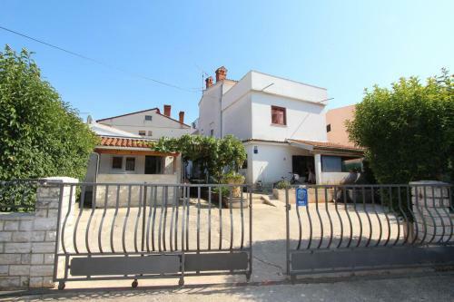 Apartments Leo