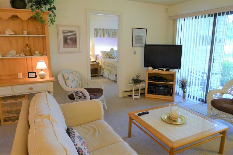 96 Eaton - 2 Bedroom Condo