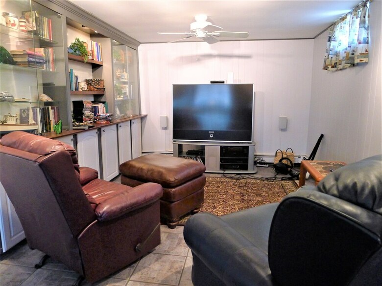 563 Pleasant Lake - 4 Bedroom House