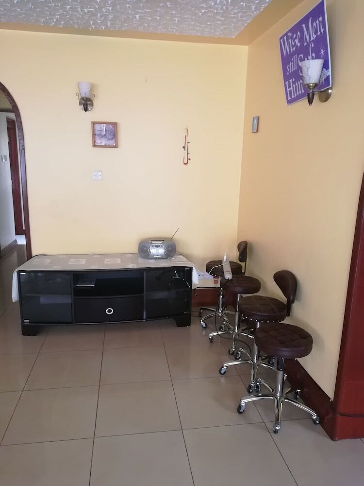 Apartamentos Nyayo Homecourts
