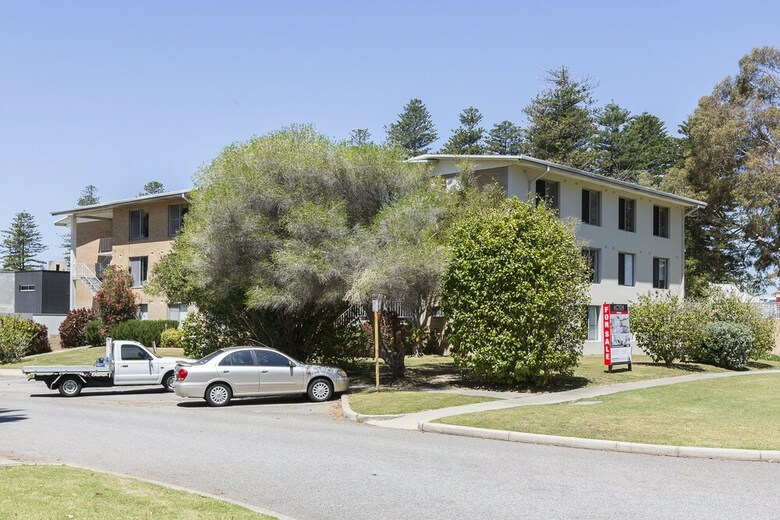 Cottesloe Beach Pines Apartment