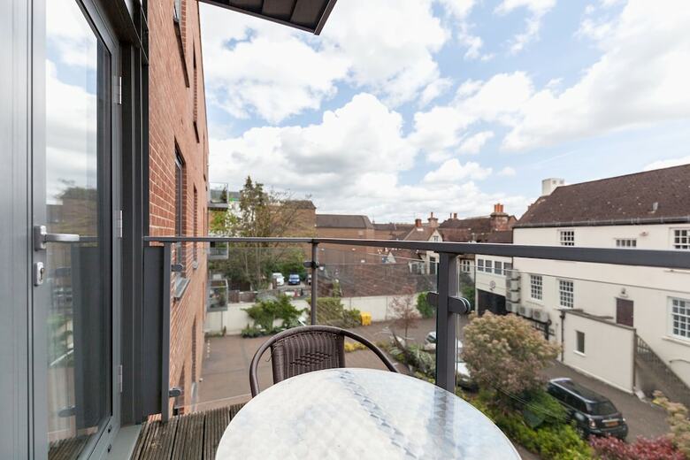 Roomspace Apartments -marquis Court