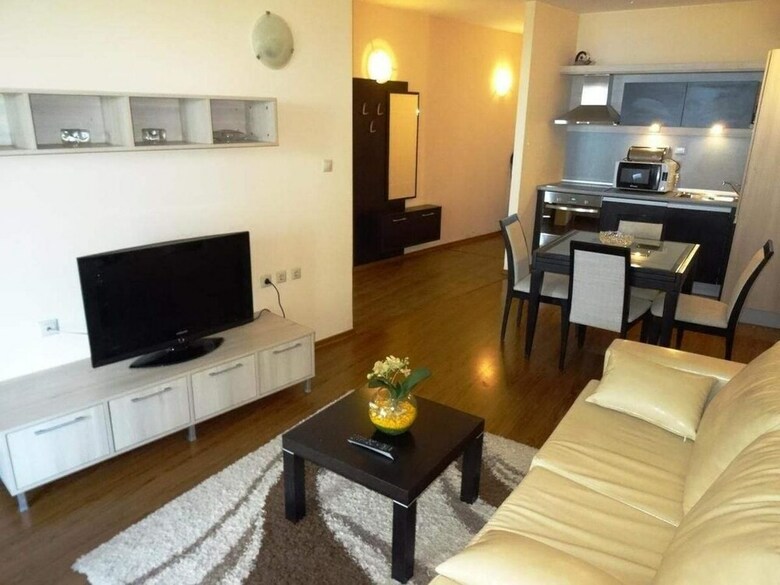 Hpm Sirena Apartments-front Line