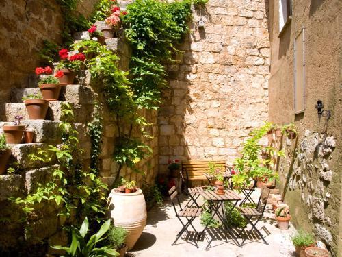 Hostal Castillo De Grisel