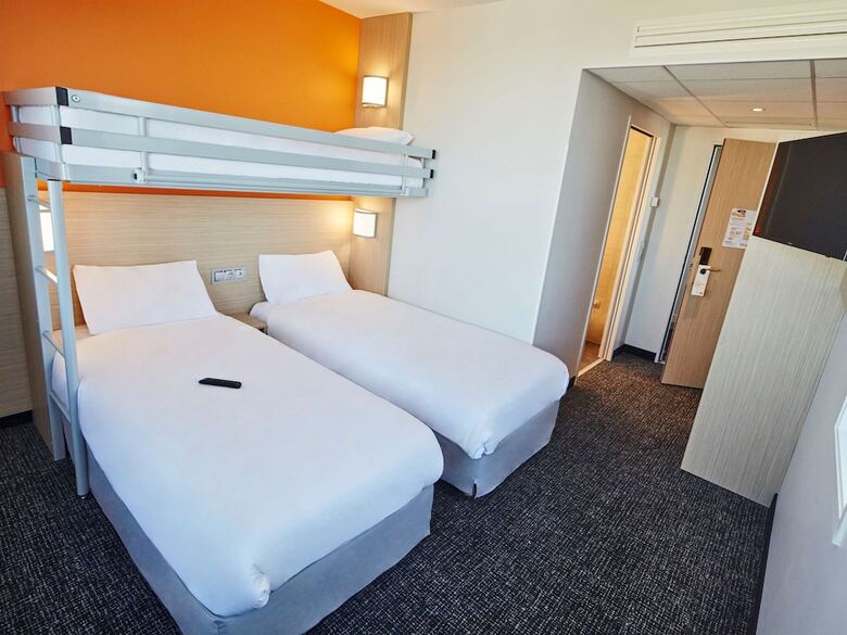 Hotel Kyriad Eco - Clermont Ferrand Estaing