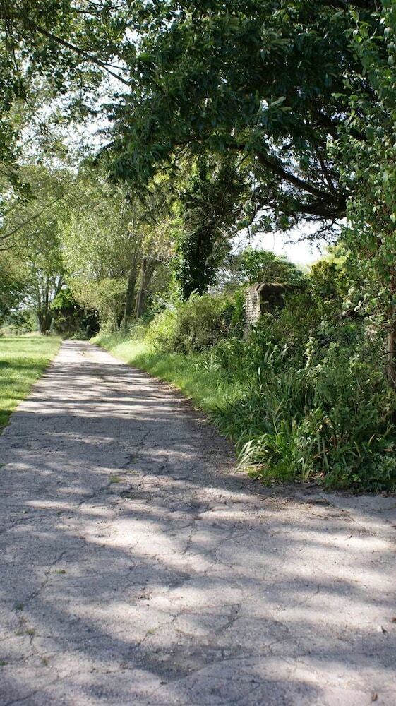 Byre Cottages And Cafe Museum