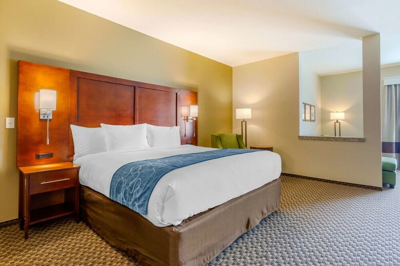 Hotel Comfort Suites Burlington Near I-5