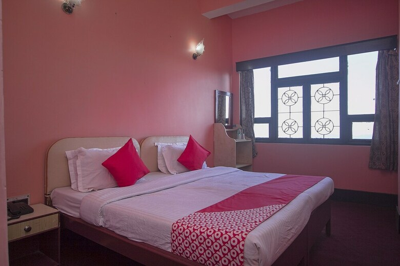 Hotel Oyo 23546 Pushpak