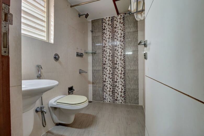 Hotel Oyo 24132 Genx