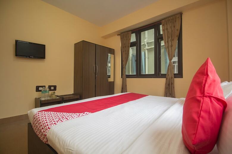 Oyo 18455 Hotel Golden Shangrila