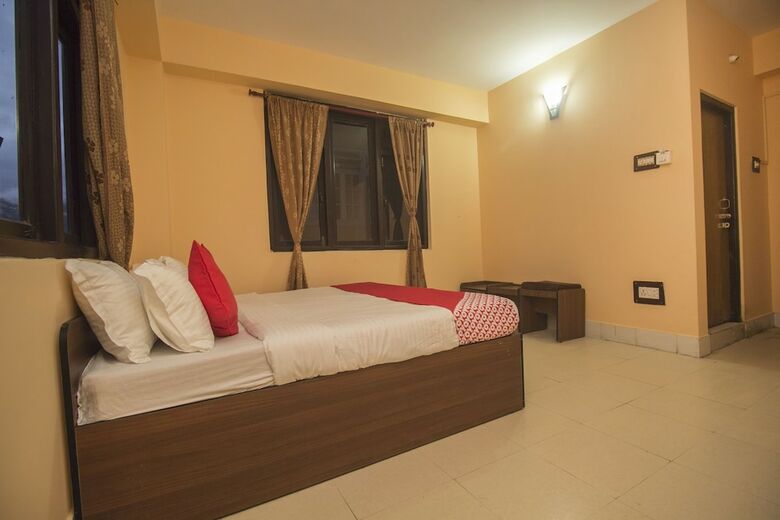 Oyo 18455 Hotel Golden Shangrila