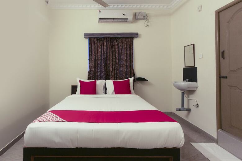 Hotel Oyo 24392 Flagship Damodar Inn