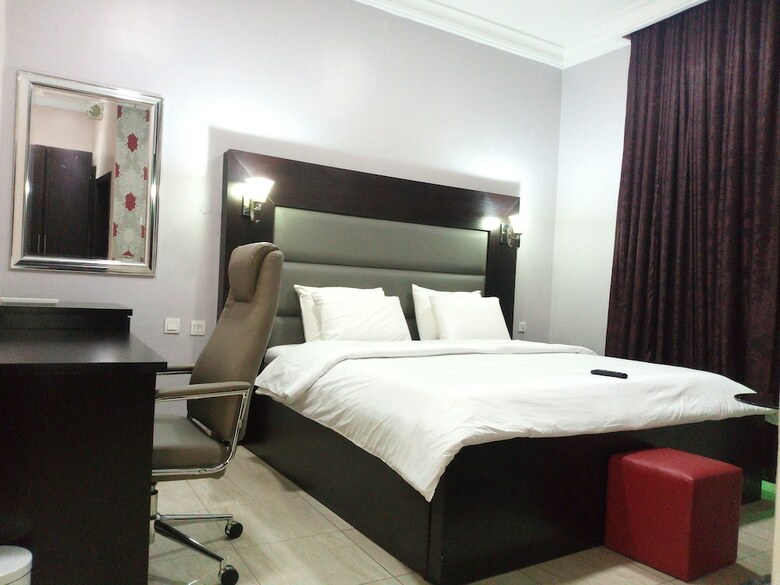 Hotel Somerset Suites