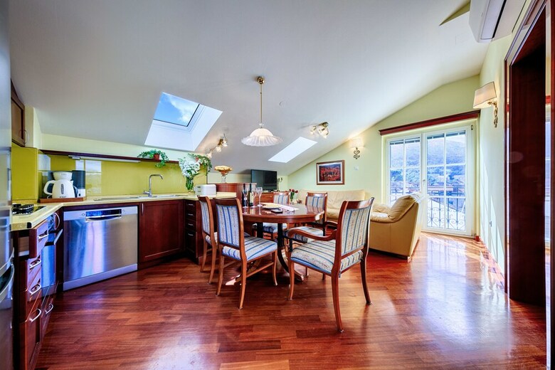 Apartments Donna With Sea View