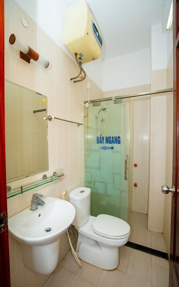 Ho Sen Xanh Hotel