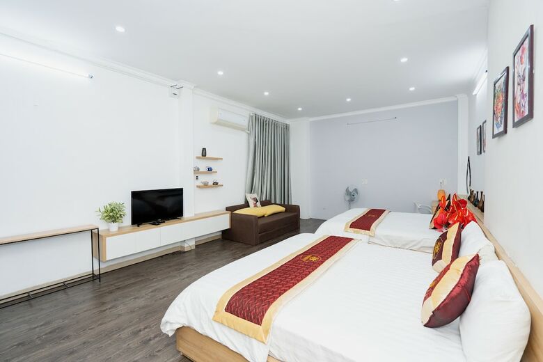 Hotel Shjmily House