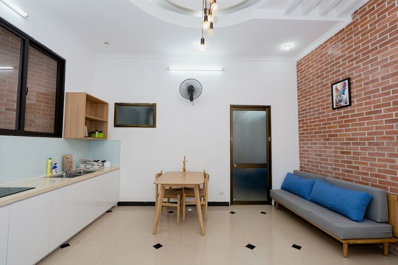 Hotel Shjmily House